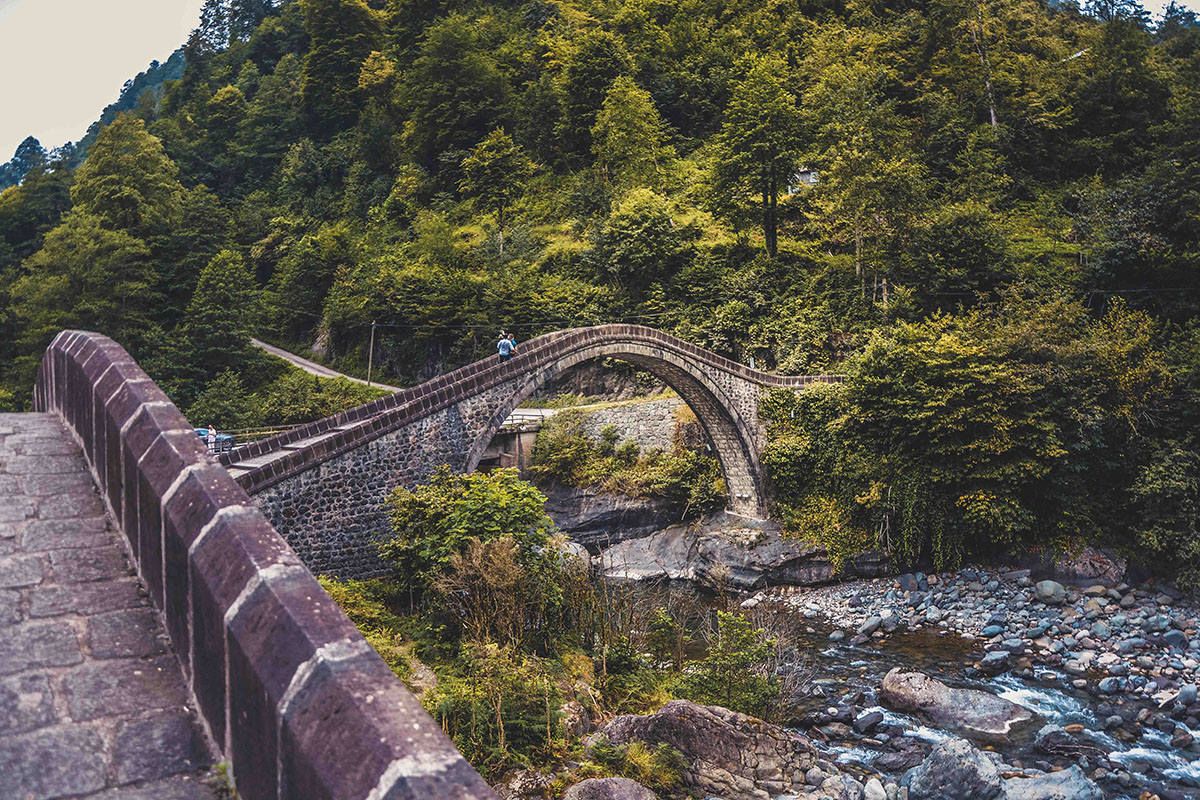 Mençuna Şelalesi ve Çifte Köprü